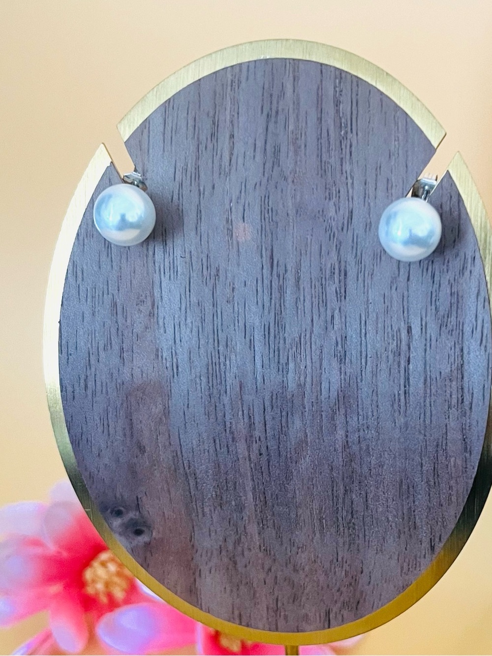 Round faux pearl  earrings silver tone